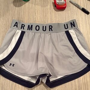 Under Armour Gray Women’s Athletic Running Shorts Medium HeatGear Loose Fit